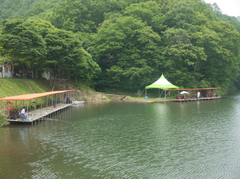 한가로운 일요일 오후 관리소앞 및 밤나무 잔교